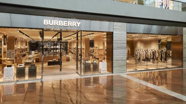 burberry_largest-burberry-store-reopens-mbs1.jpg